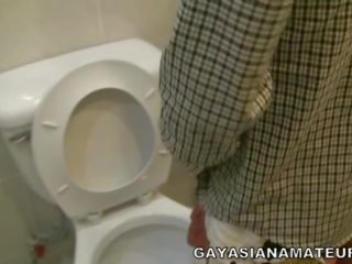 Asia pee boy
