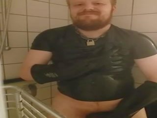 Rubbercub wichsen im dusche