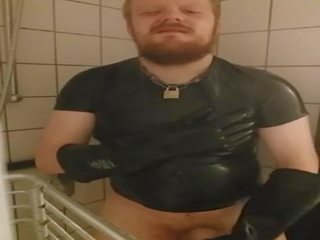 Rubbercub wanking sisse dušš